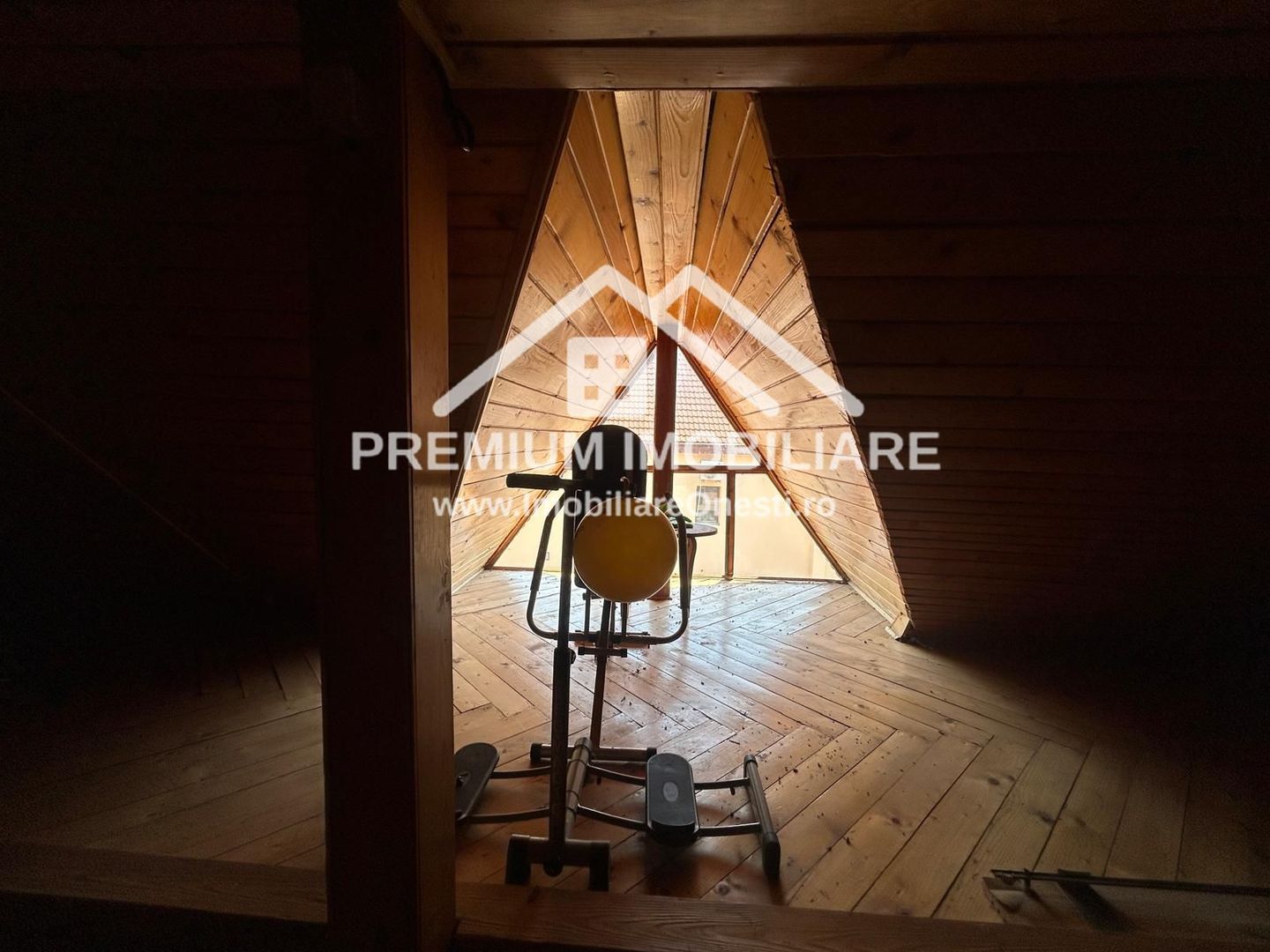 „Vilă cu piscină și teren 1.400 mp în zona Mal, Onești - Poză 36