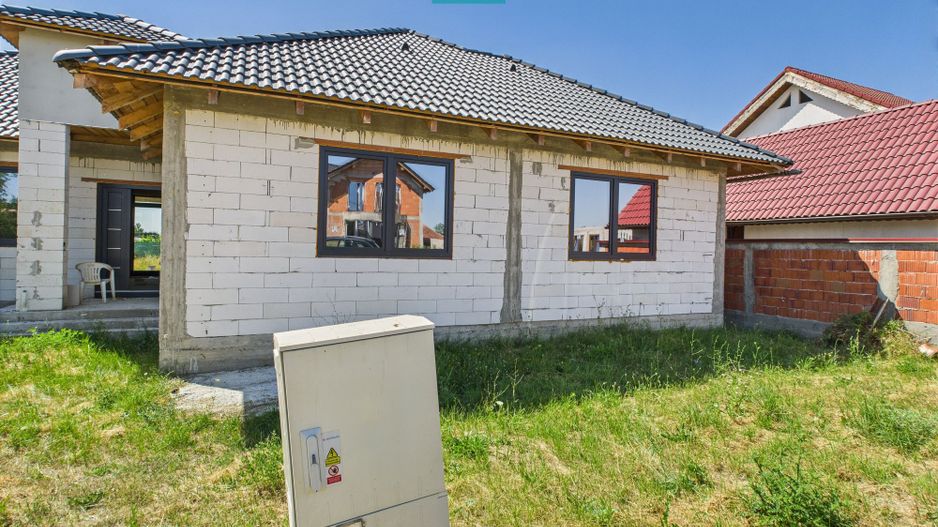 Casă nouă la roșu în Mândruloc - Poză 6