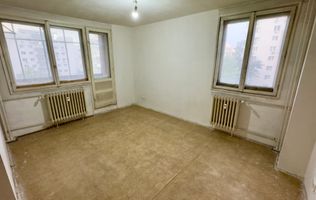 3 camere Decomandat | M. Lujerului | 3 lifturi | Necesita renovare !