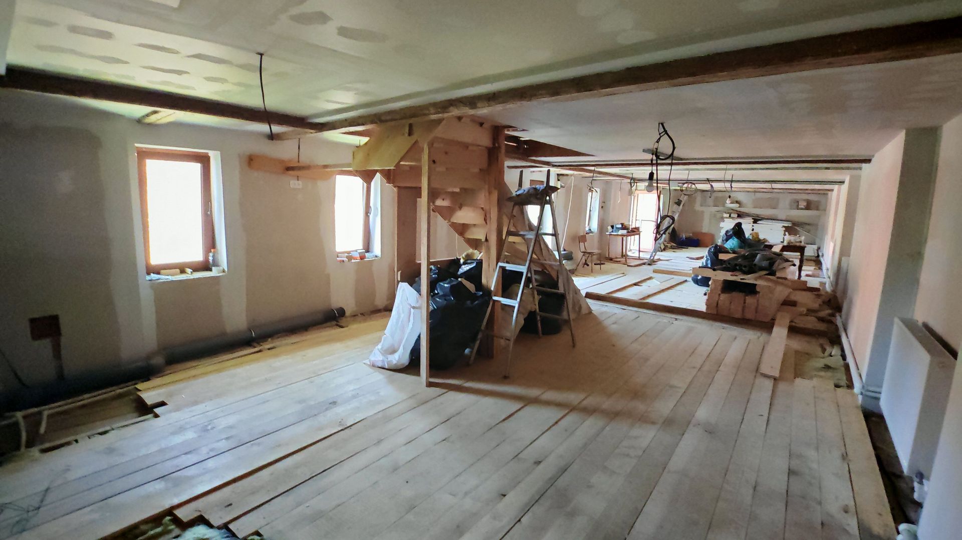 CASA SASEASCA comuna VULCAN,zona foarte buna,teren 3000 mp - Poză 8