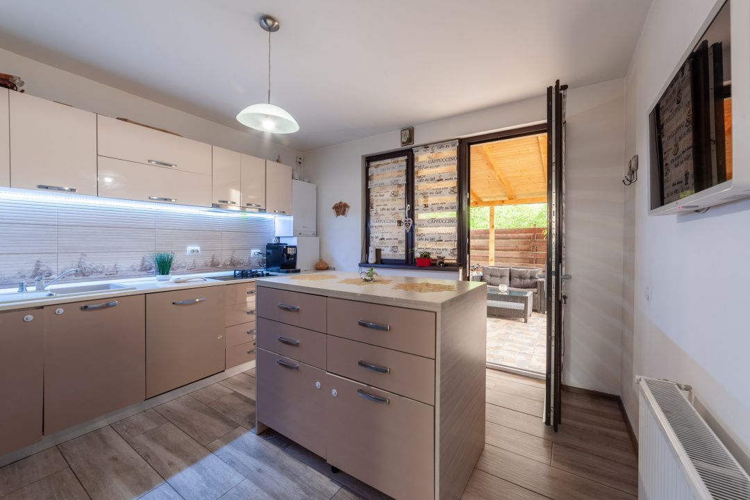 Casa cu 5 camere Stefanesti, Aleea Viilor, AG - Poză 3