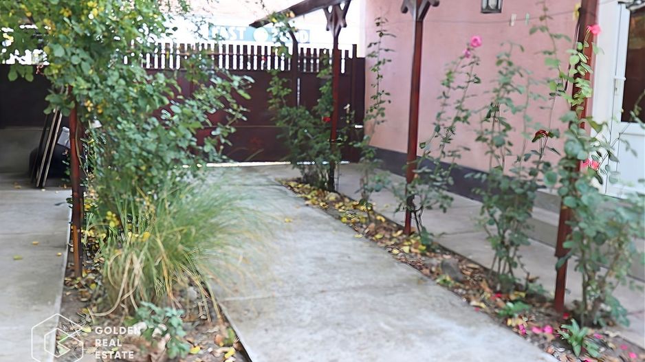 Casa in centrul localitatii Galsa - LINISTE LA TINE ACASA - COMISION ZERO - Poză 2