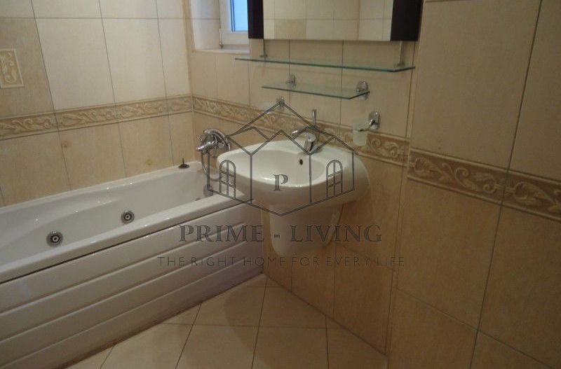 VILA RECENT RENOVATA LA INCHIRIERE - Poză 7