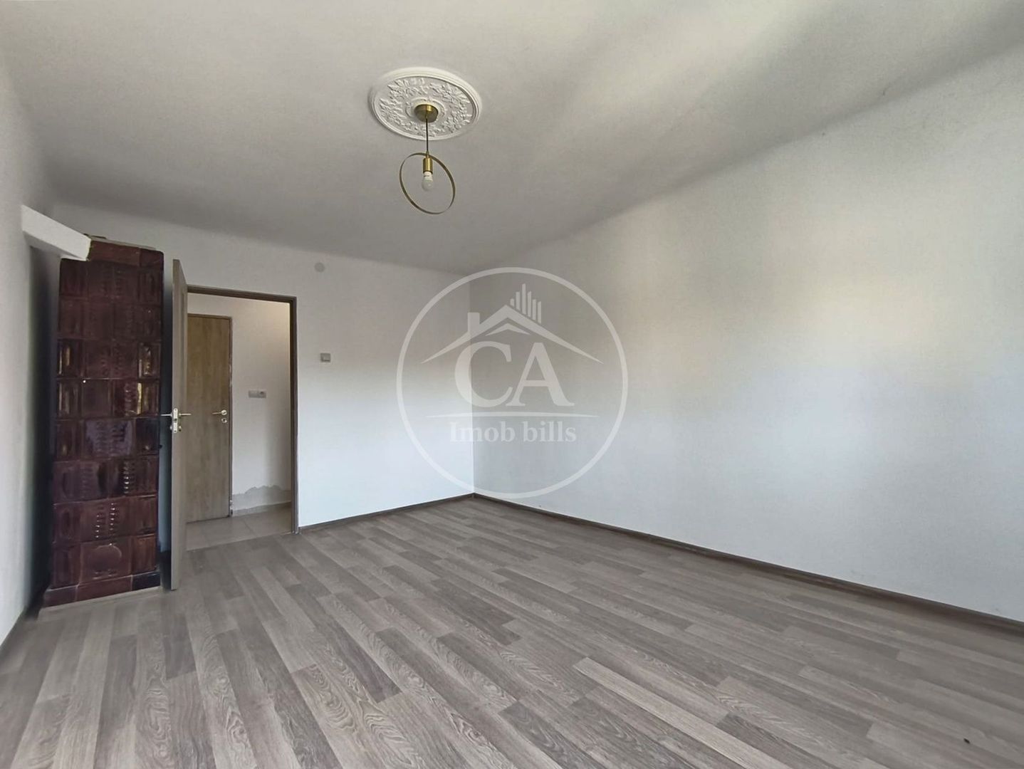 Apartament de vanzare cu 2 camere si curte in zona Centrala, Otadeaa - Poză 1