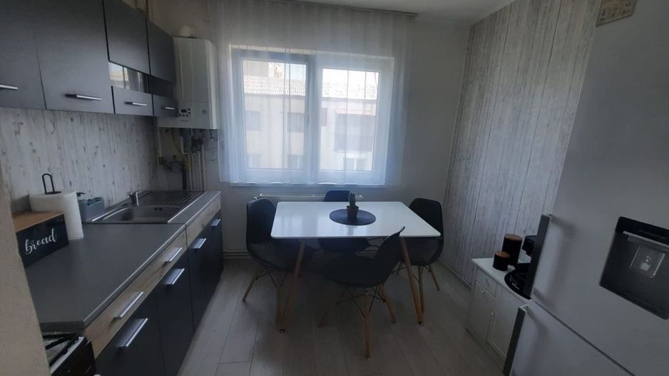 BRASADAS vinde ap 2 cam etaj 4/4 in Micro 16. - Poză 2