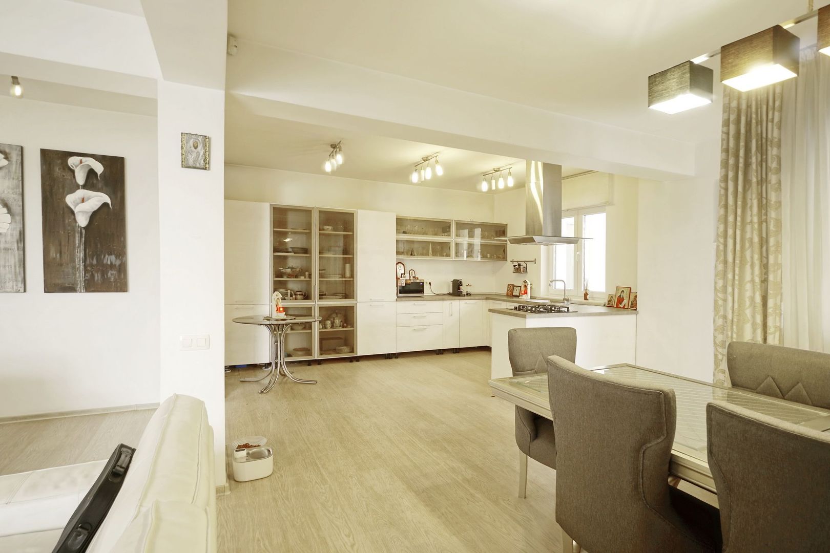 Brancoveanu  P+2, 8 cam, 6 dormitoare, 6 bai, 3 garaje teren 650 mp - Poză 15