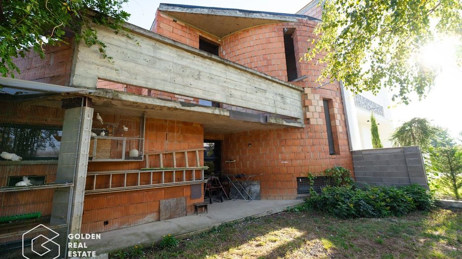 1/2 Duplex avangardist, la rosu, in Mosnita Noua - Poză 2