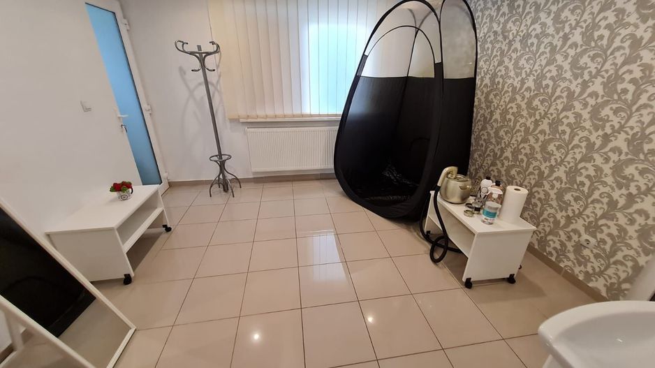 Casă cu teren generos pretabila pentru afacere - Poză 18