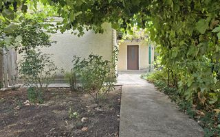 Casă  4 camere cu 2 intrări, garaj și teren 1751mp– Cobadin - Poză 3