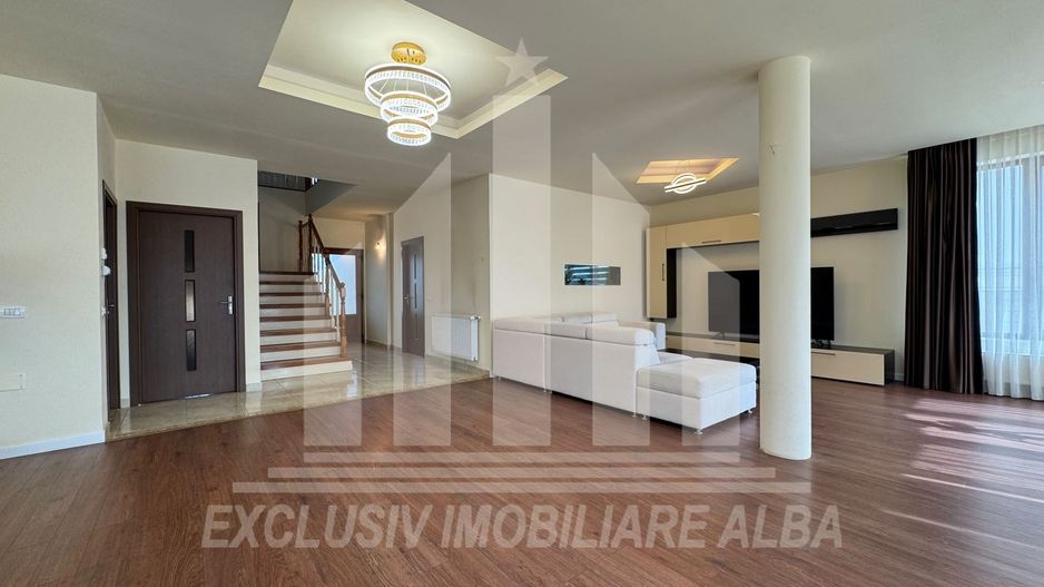 Casa individuala | Pensiune | 560 mp | 1450 mp teren | Cetate - Poză 2