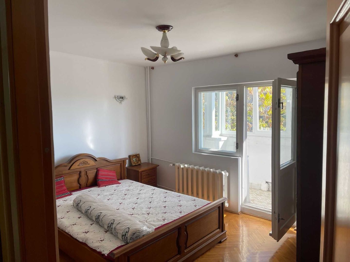 Apartament 3 camere renovat, 2 băi, București Mall, Calea Vitan, pet friendly - Poză 3