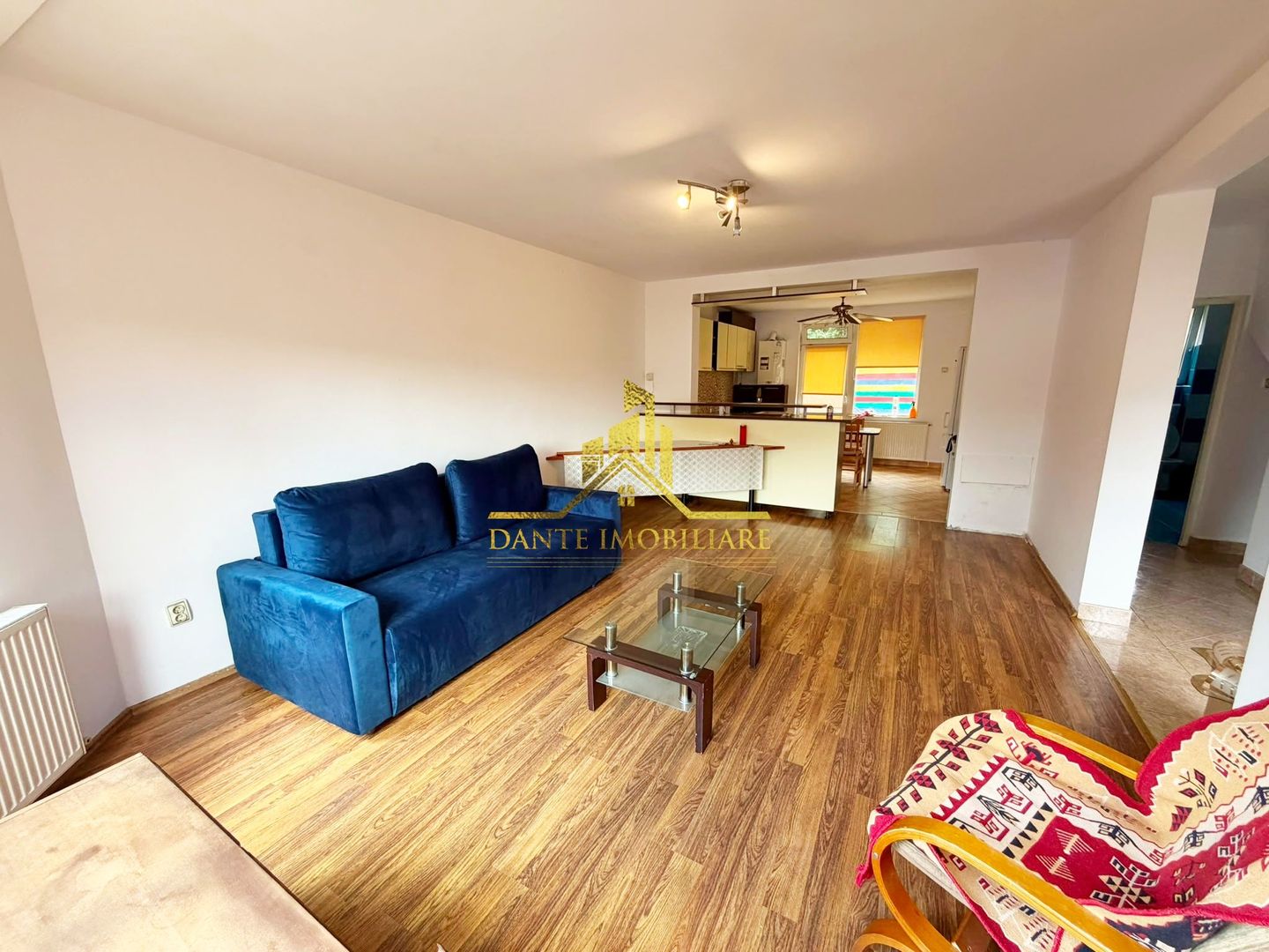 Casa, 4 camere, modern, parcare, curte, balcon, zona Semicentrala - Poză 2
