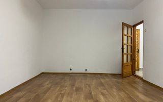 Micro 3, etajul 1! Vanzare apartament cu 3 camere, decomandat - Poză 2