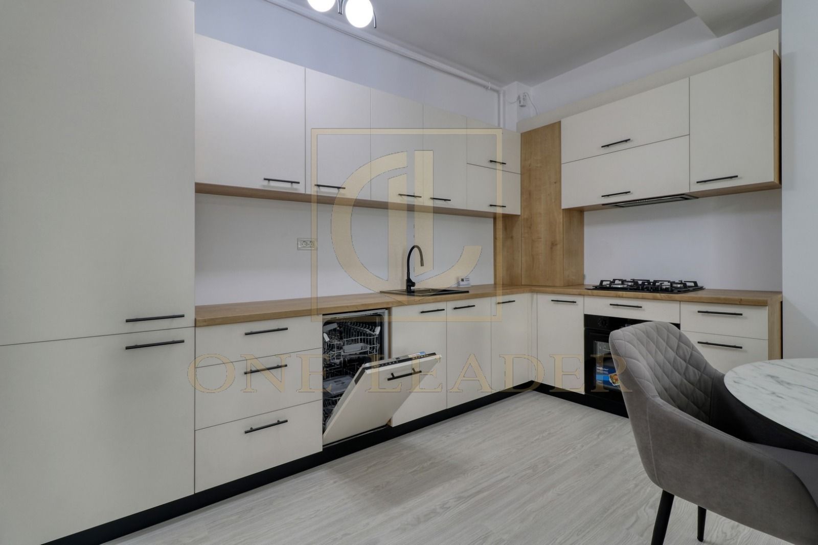 Prima Închiriere – 2 Camere Moderne cu 2 Balcoane – Zona Decebal - Poză 4