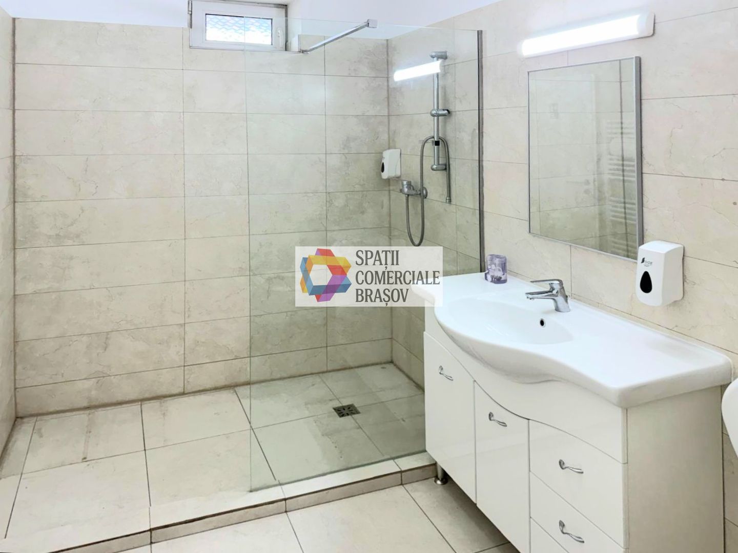 Spatiu comercial de închiriat  Brasov - 63 mp # spatii-comerciale-brasov.ro - Poză 1