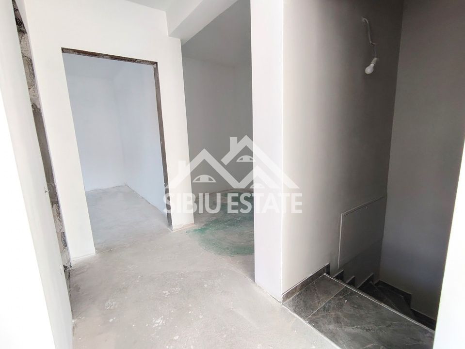 Casa Sibiu, intrare Selimbar, garaj, pivnita, curte mare - Poză 14