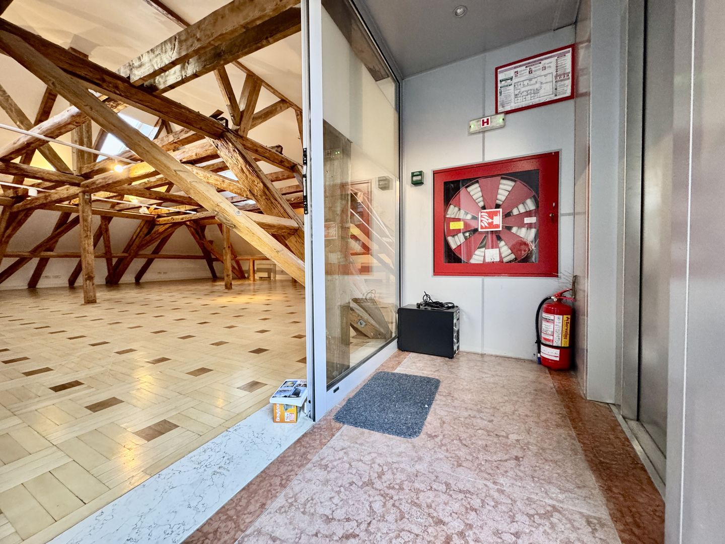 Spațiu Birou în imobil istoric recondiționat - Poză 9