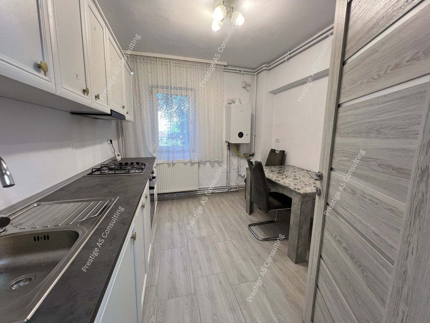Apartament 2 camere | Recent Renovat Etaj 1 | Zona Gh. Lazar - Poză 1