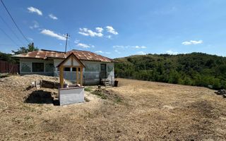 Casă și teren de vânzare în Parincea jud. Bacău. - Poză 2