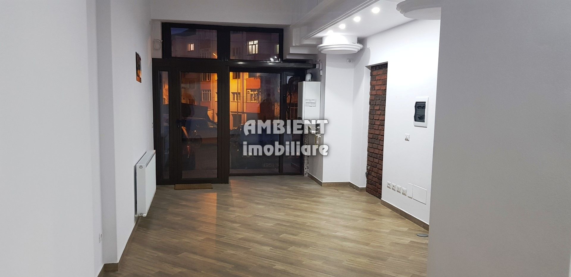 DE INCHIRIAT - Spatiu comercial/birouri, zona CRUCEA GARII; - Poză 4