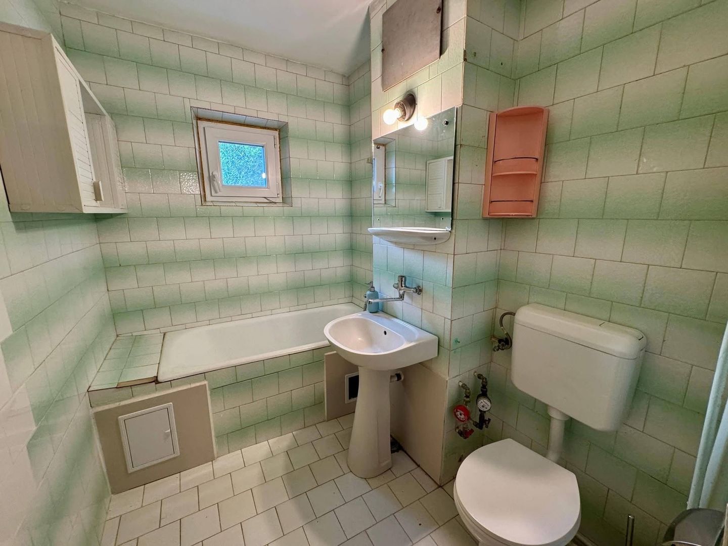 Vând apartament cu 2 camere, decomandat, 55 mp, parter, zona Steaua. - Poză 7