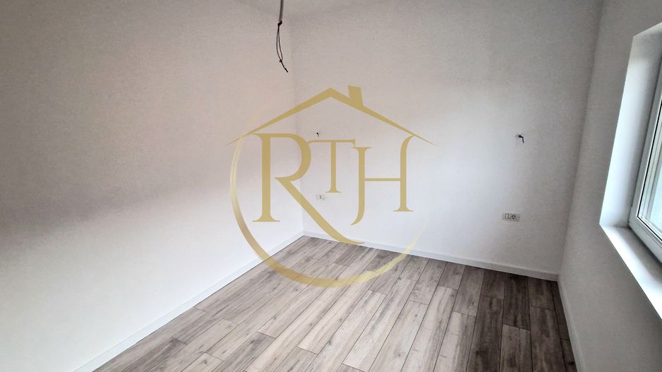 Duplex de vanzare cu 4 camere,2 bai,250 mp teren-Mosnita Veche zona Centrala. - Poză 12