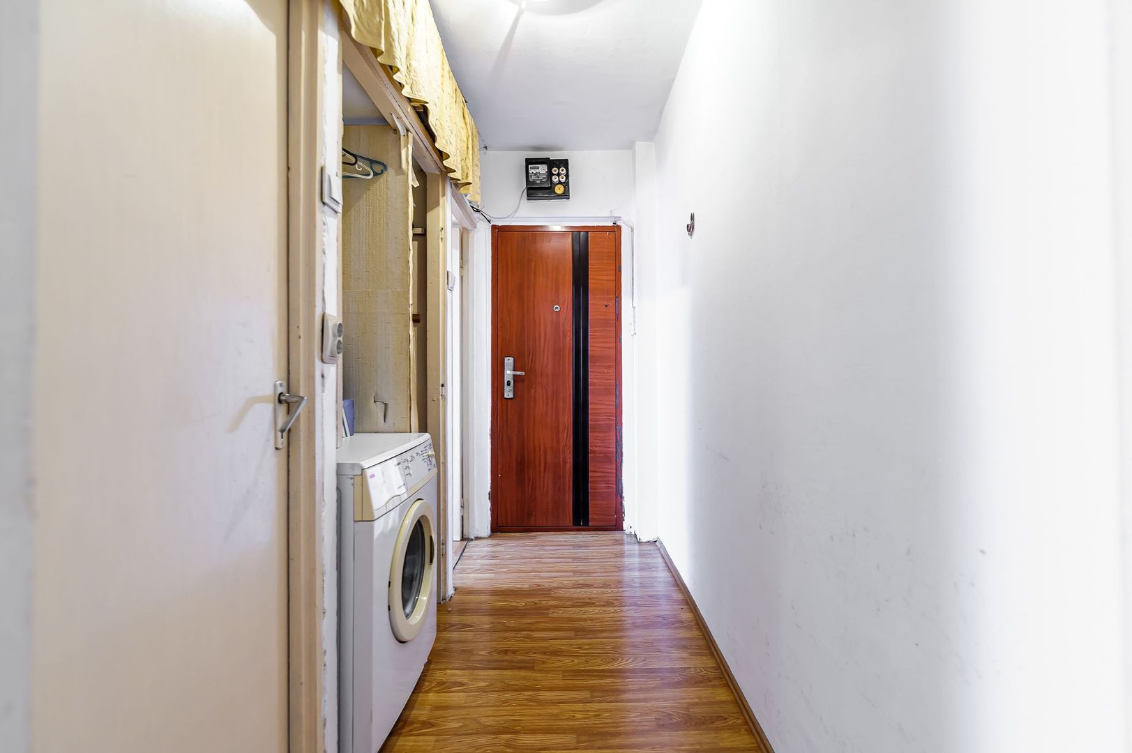 Apartament tip garsonieră, decomandat - Poză 3