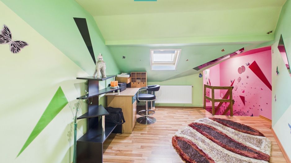 Casa cu potential multiplu in Curtici - Poză 12