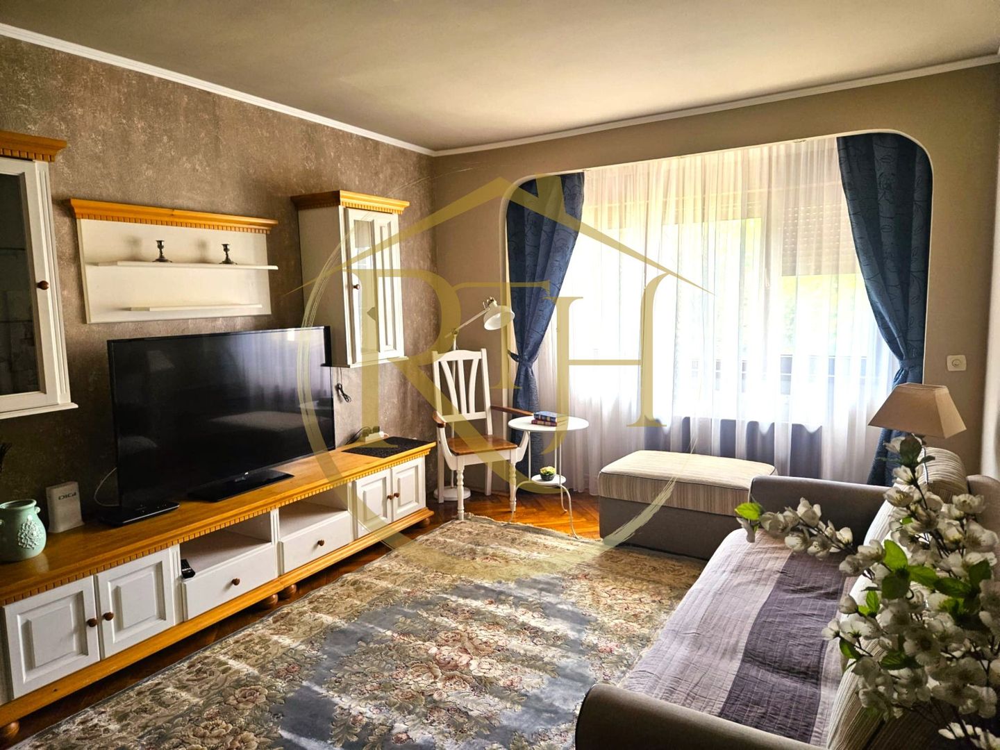 Oferim spre închiriere apartament cu 3 camre în zona cenrală - Nokia - Poză 1