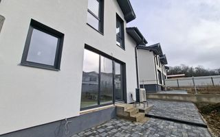 Casa moderna 4 camere 2 bai 3 locuri parcare si pivnita in Cisnadie - Poză 1