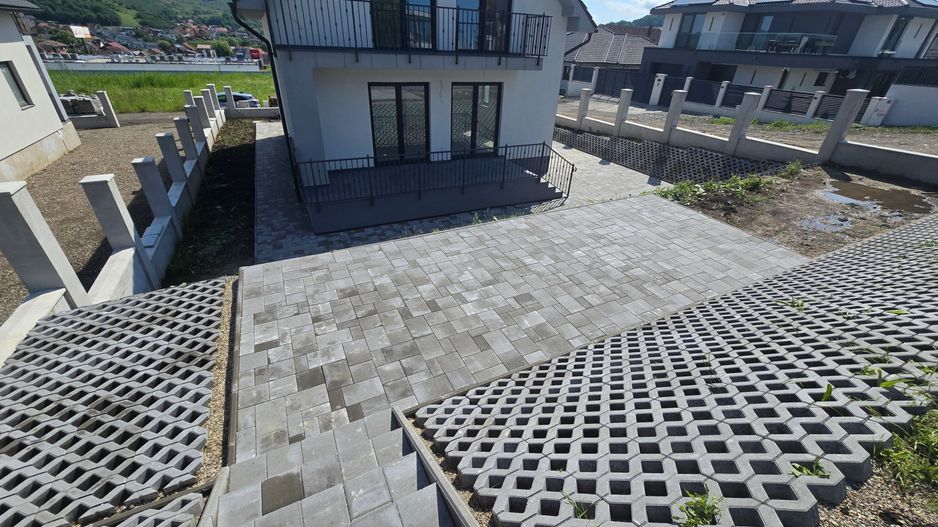 Casa 4 camere la cheie,2bai,120 mp,501 mp teren,zona Corunca - Poză 2
