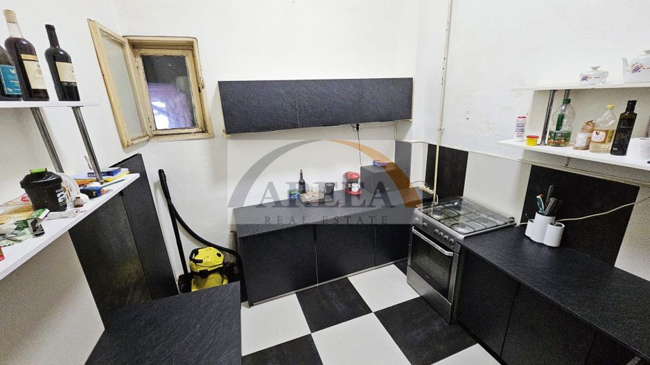 Proprietate in vila, etaj, partial renovat - Pasajul Unirii - 154 mp - Poză 18