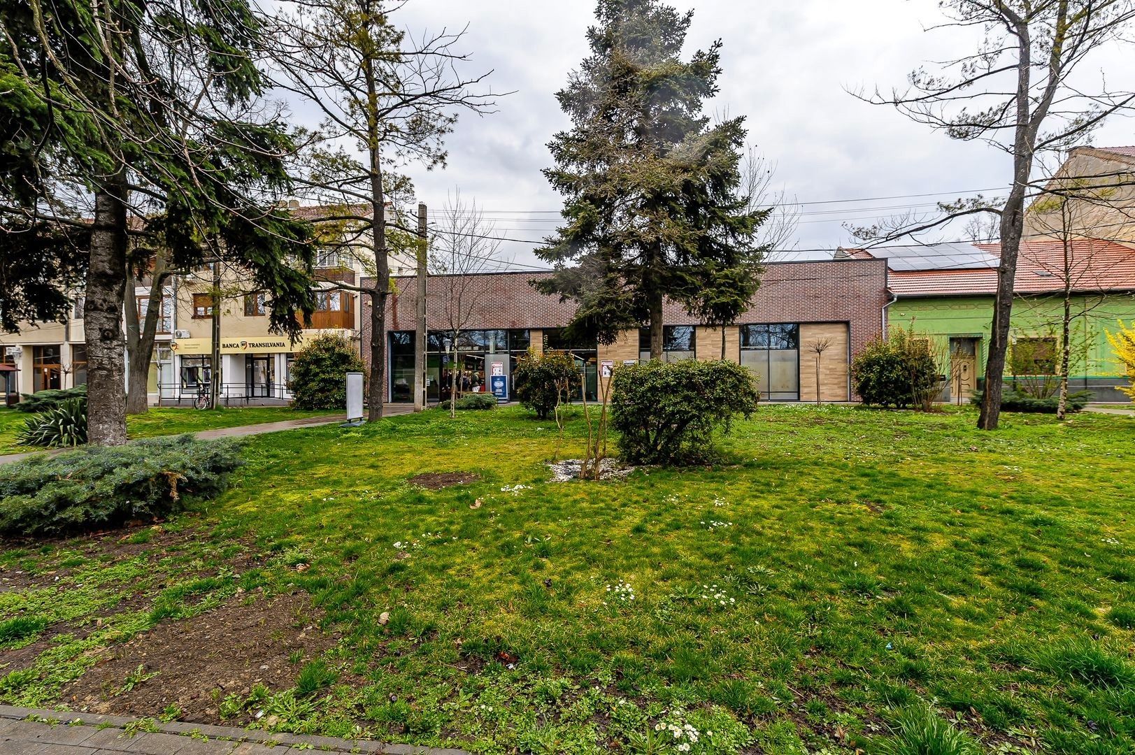 Spatiu comercial de vanzare cu chirias supermarket Profi - Poză 3