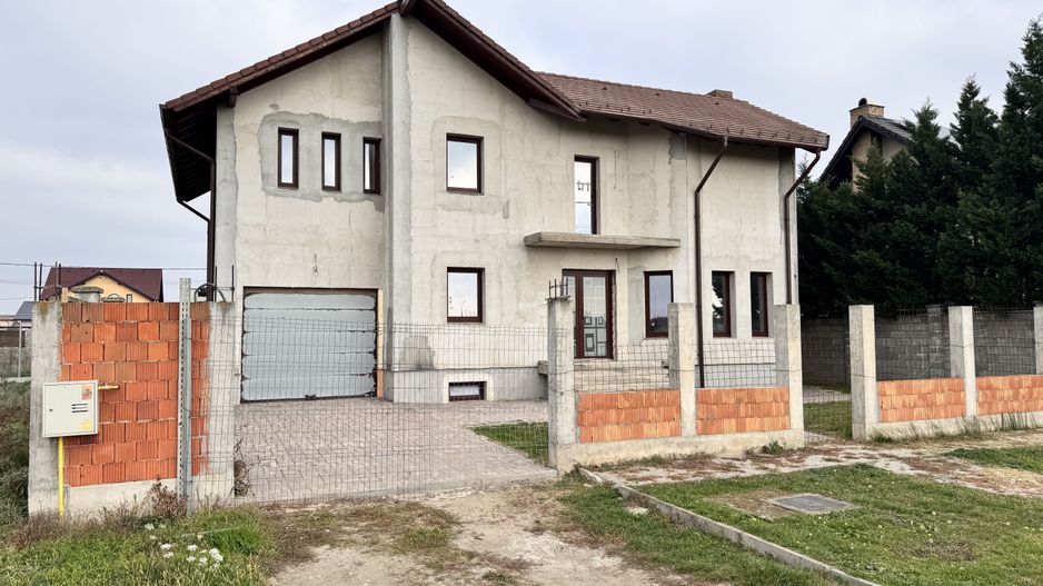 Vilă unică, gata să devină locuința ta de vis, în Livada. - Poză 14