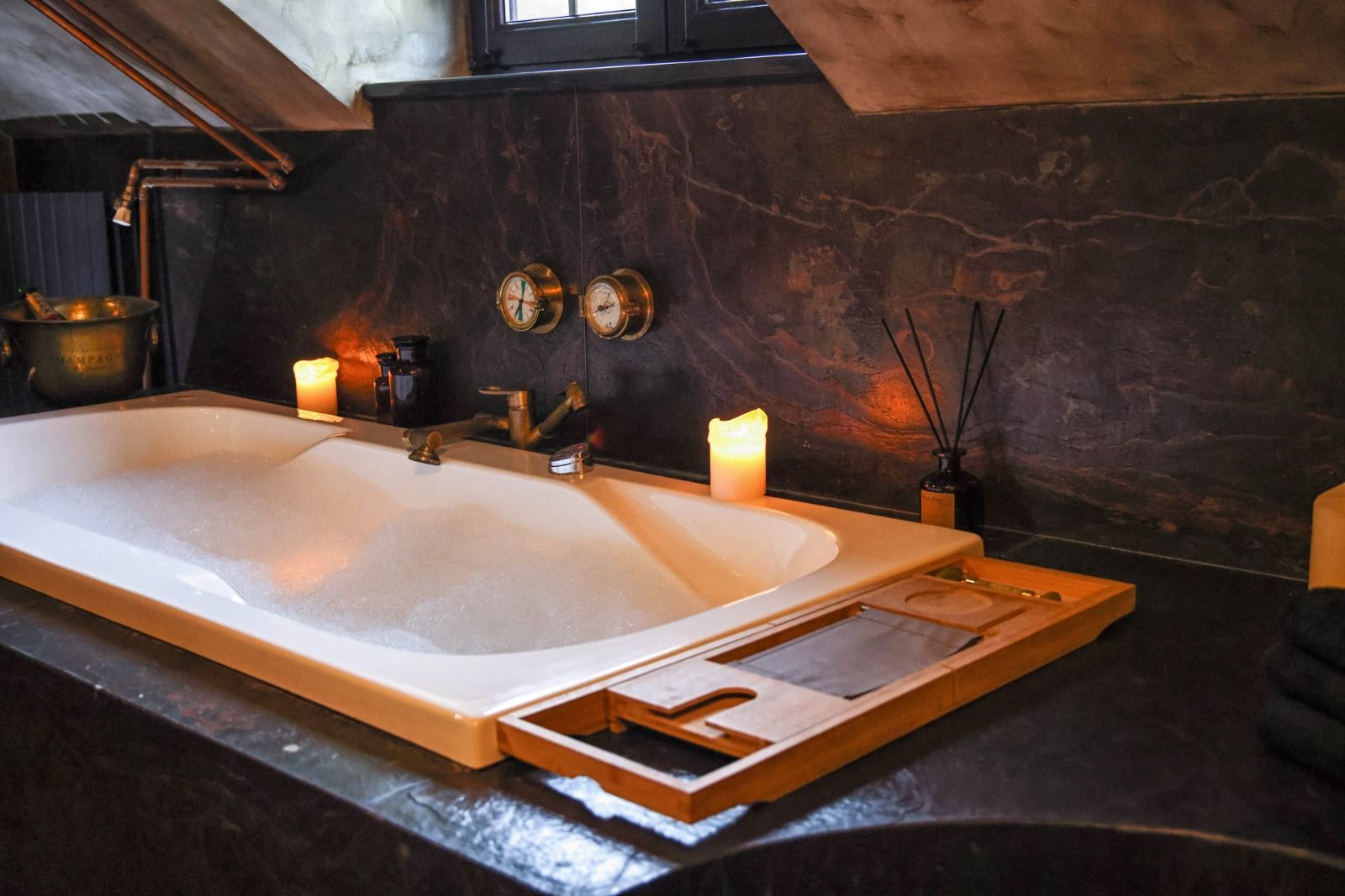 Bijuterie arhitecturală cu dotări smart in centrul Brasovului - Poză 19