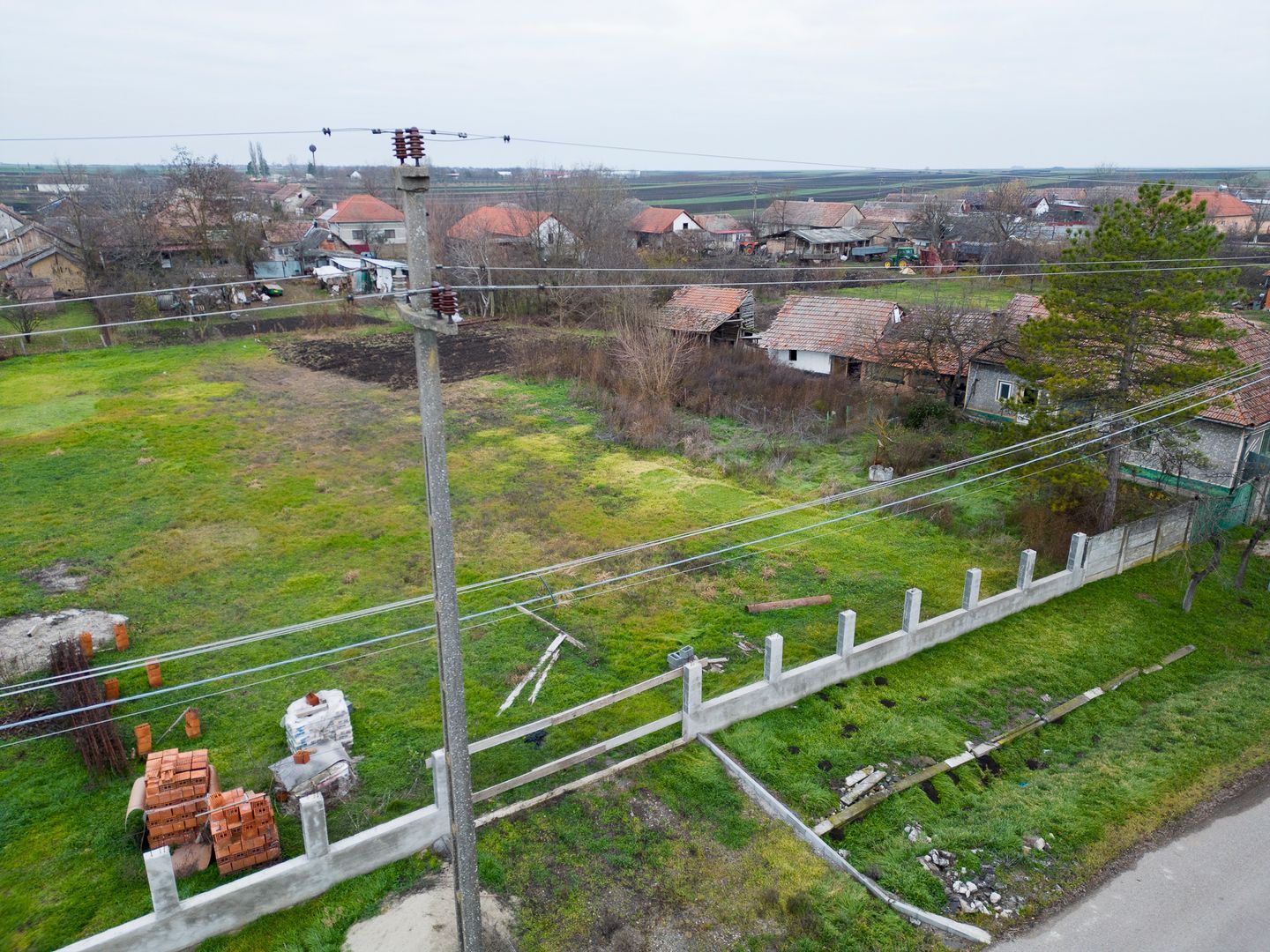 Teren intravilan cu fundatie inceputa si materiale - Poză 3