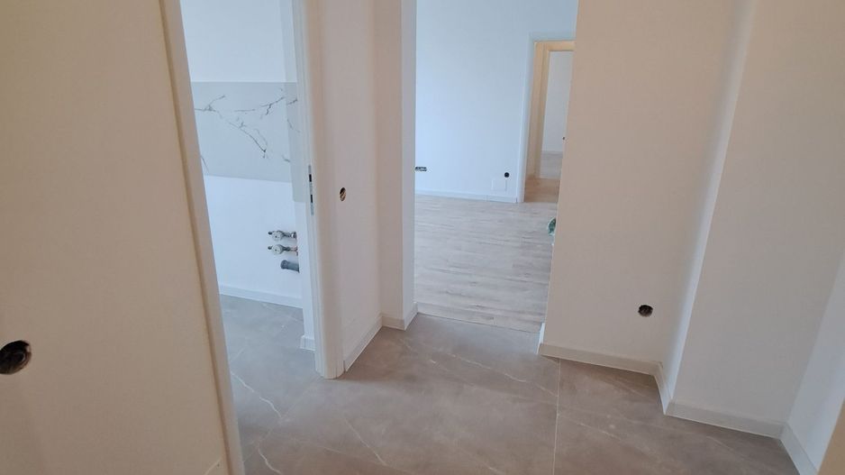 Vanzare apartament 2 camere - Poză 1