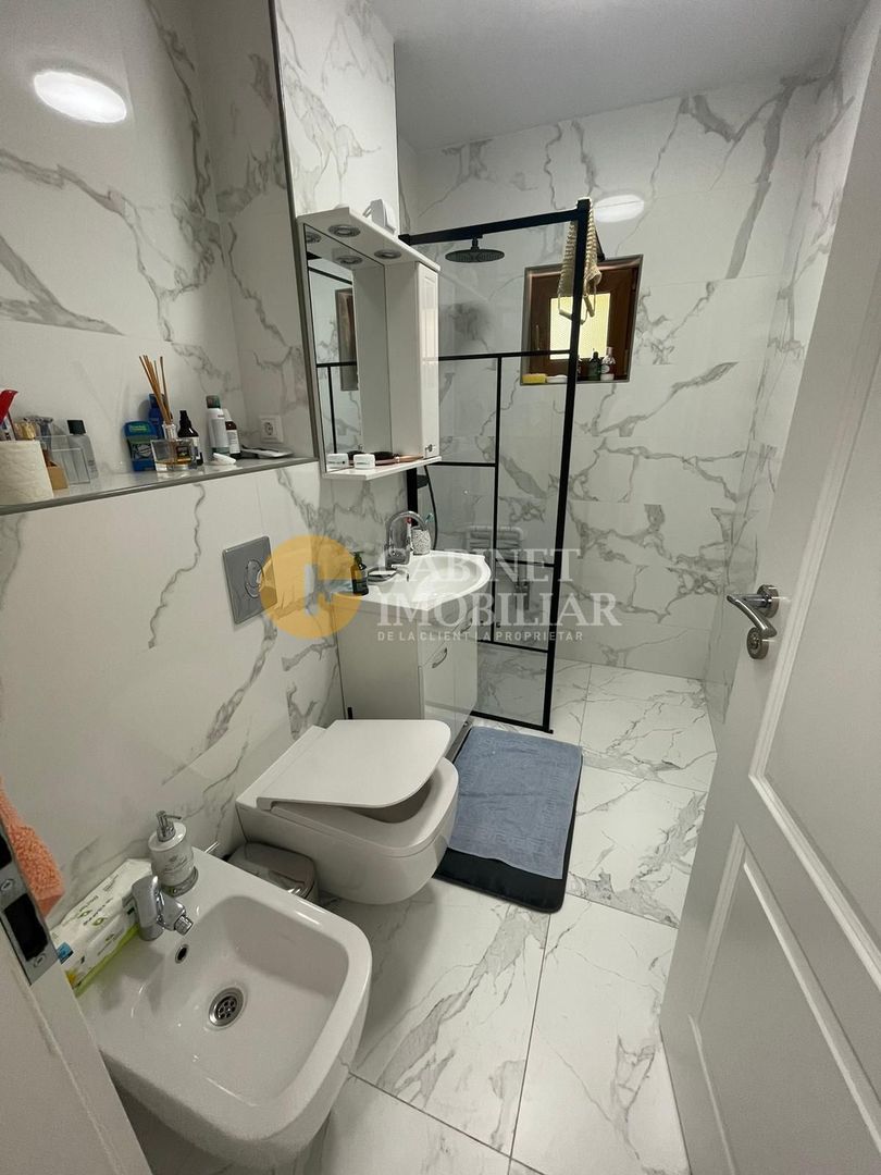 Central - Tg Cucu bloc tip Vila - 2 camere Decomandat RENOVAT 60mp - Poză 4