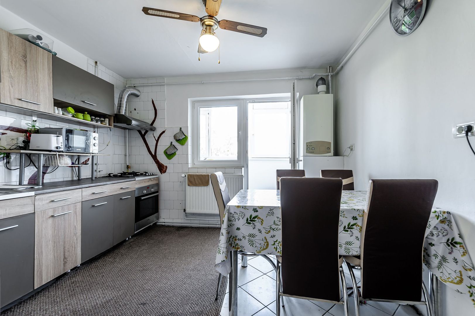 VANDUT! Apartament spațios 2 camere - zona UTA - Poză 3