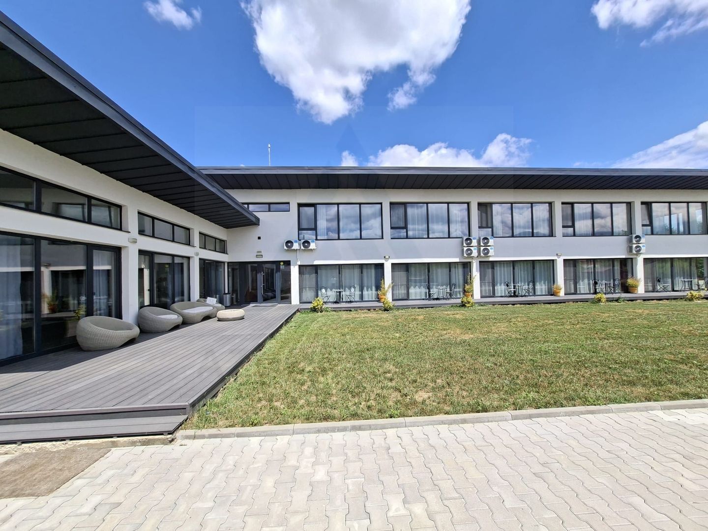 Pensiune 600 mp an 2023 si casa 130 mp teren 4600 mp zona V. Avrigului - Poză 9