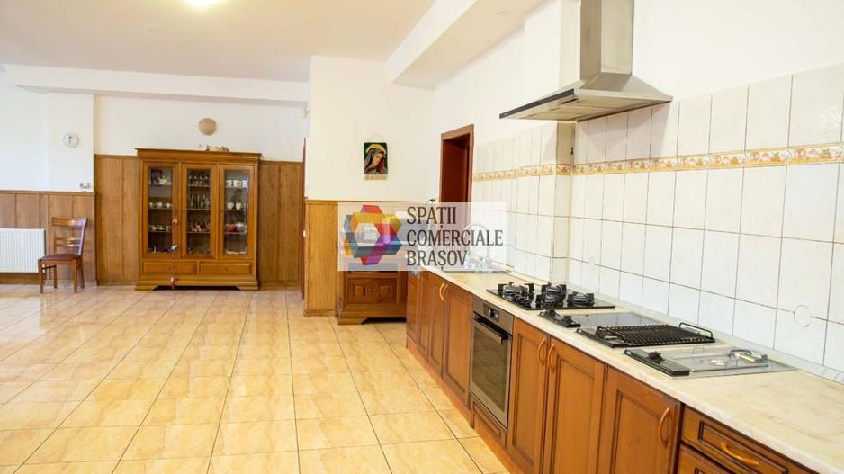 Conac cu piscina - 1810 mp - Poză 5