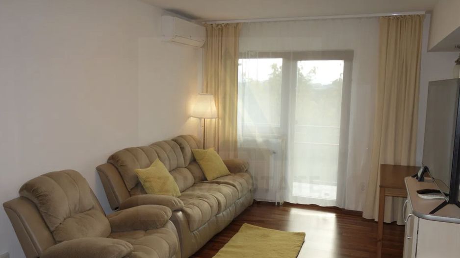 Aapartament renovat 4 camere etaj 2 suprafata 84.66 mp in Piata Cluj - Poză 2