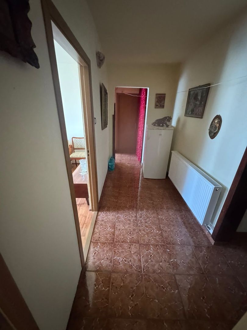 Apartament 3 camere, 70 mp utili, balcon, zona Cetate, Alba Iulia - Poză 2