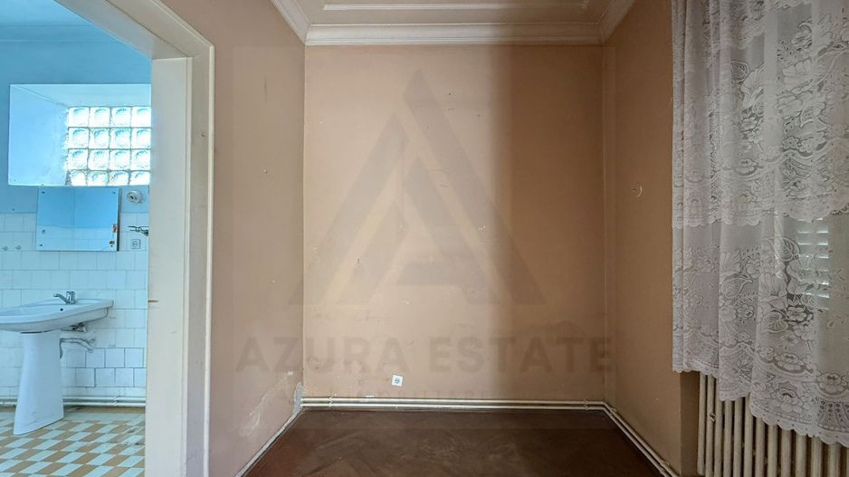 Apartament la casa 4 camere 4 bai 219.5 mp utili si garaj zona Central - Poză 10