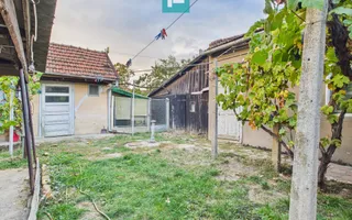 Casă cu 8 camere de renovat în Pârneava - Poză 16