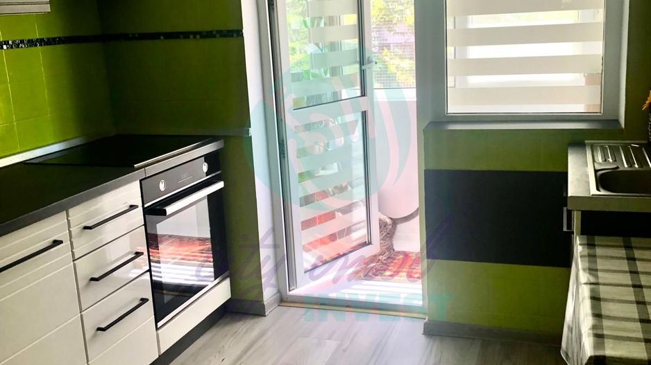 Apartament cu 3 camere renovat si cu parcare - Poză 7