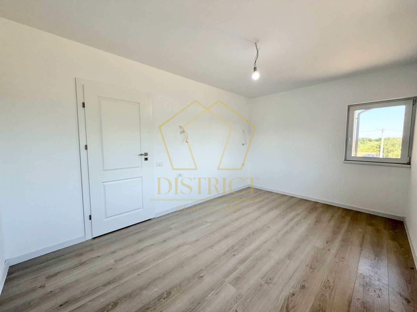 Duplex cu 5 camere si 2 bai, 470 mp teren si 115 mp utili in Ghiroda. - Poză 14
