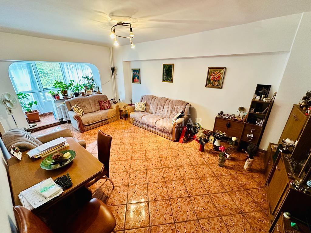 4 Camere Decomandat - Etaj 1 - Bloc din 1989 - Zona CUG - Poză 2