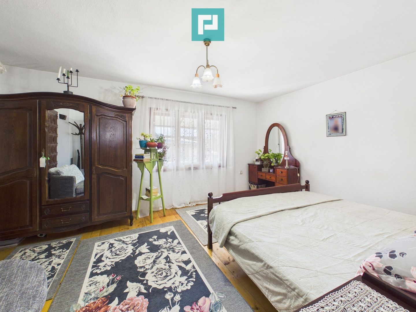 Casă cu 6 camere pe teren de 2029 mp – Miniş - Poză 8