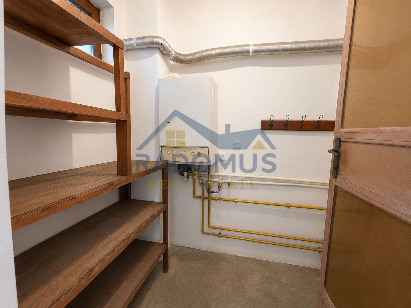 Vila 4 camere | Teren 532 mp | Piscina si foisor | Str. Lupeni - Poză 14